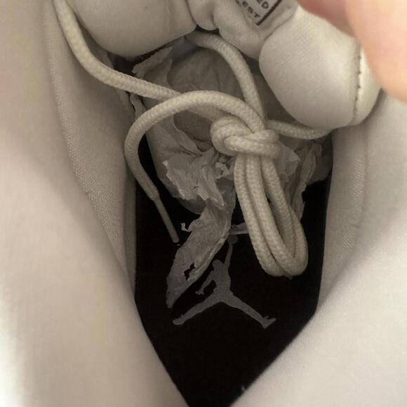 WOMANS AIR JORDON 11 RETRO - Picture 8 of 8